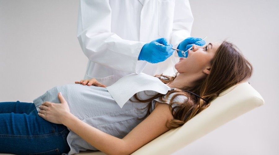 Можно ли делать профессиональную чистку зубов беременным?