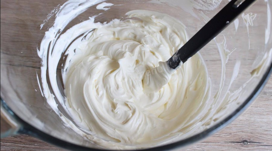 Как загустить сметанный крем для торта: способы, хитрости, лайфхаки